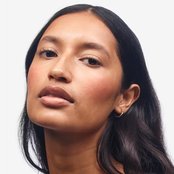 Glossier Cloud Paint in Storm - Picture 9 of 12